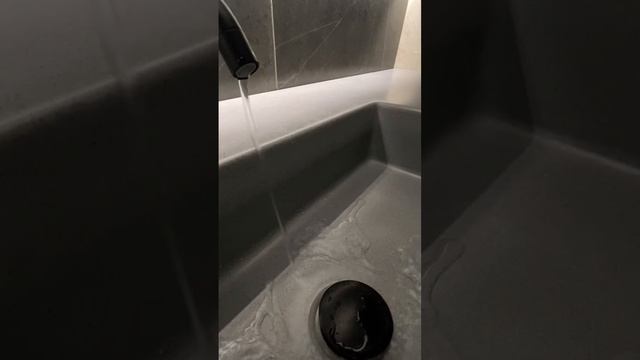 Натяжной потолок в ванной комнате, установка подсветки зеркала и ниши смотреть онлайн