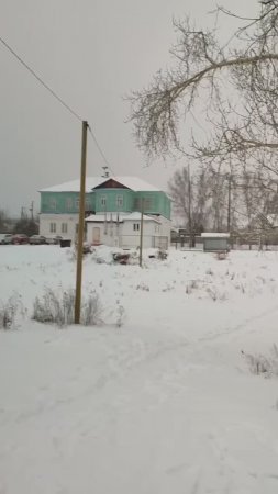 У школы в Верхней Сысерти