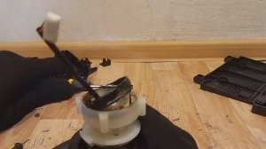 Разобрал руль DEFENDER, пару переключателей с серебром. Есть ли драгметаллы?