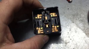 Ремонт индикаторов подсветки кнопок подогрева сидений.