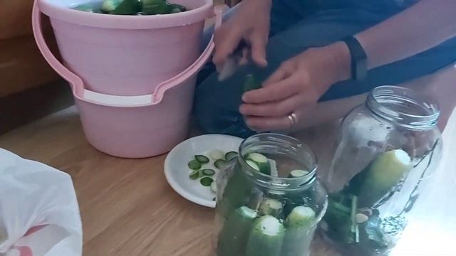МАРИНУЕМ ОГУРЦЫ НА ЗИМУ #маринуемогурцы #вкуснаяеда