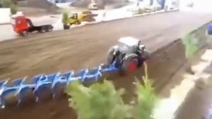 На пульте управления трактор 2018