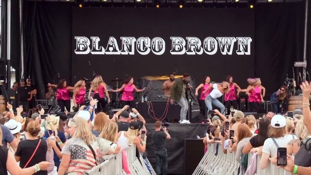 The Git Up - Blanco Brown LIVE Featuring Lauren Alaina & Boot Boogie Babes смотреть онлайн