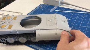 Building the 1/35 Trumpeter models E100 super heavy tank