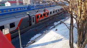 Подача на посадку поезд 15/16 "Арктика" Мурманск-Москва с вагонами габарита RIC и вагоном СВ
