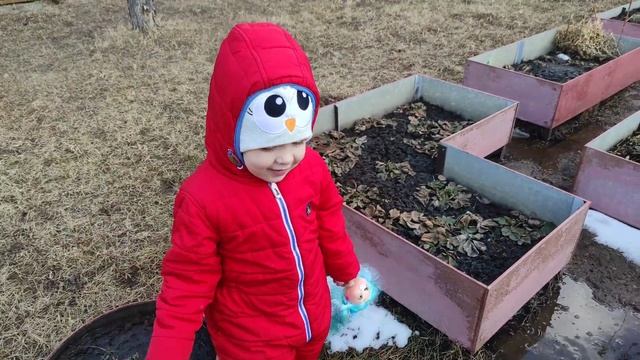 Открываем дачный сезон 2023 года/в огороде почти весь снег растаял смотреть онлайн