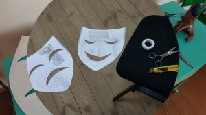 Символ театра Две маски Декорирование сцены на вечер / Из подручных материалов Фото
