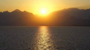 СУРА 25: «АЛЬ-ФУРКАН» («Рзличение») с переводом.