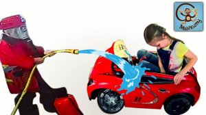 Дети и машинки игрушки.  Весёлые детские истории. Даня и Диана играют в  pretend play