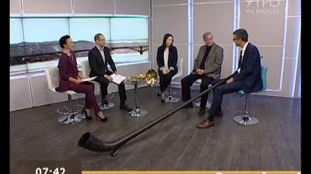 Как звучит альпийский рог - продемонстрировали Музыканты из Швейцарии смотреть онлайн