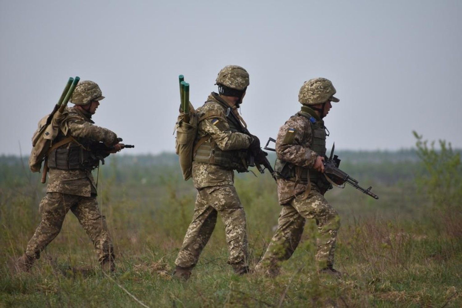 Дрг это что такое в армии. Украинские военные. Украинская армия. Военный спецназ. Военные бегут.