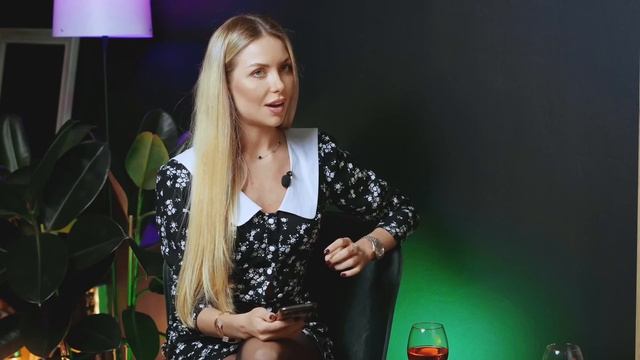 МАНЮНЯ: Отношения со СЛОНОМ. У украинок заниженная самооценка. Сидим в ТИНДЕРЕ. 5 лет ПСИХОТЕРАПИИ