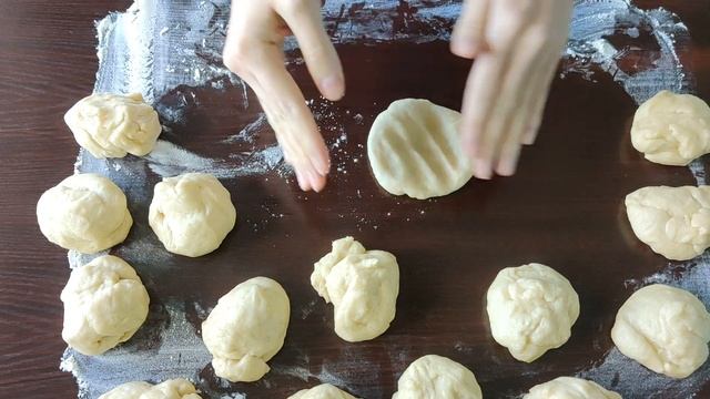 Булочки с вареной сгущенкой. Сладкое безумие, одной будет мало!