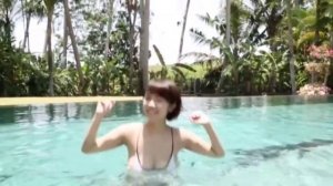 Купание азиатки