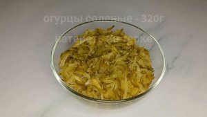 Слоеный салат с селедкой, картофелем, сыром и огурцами