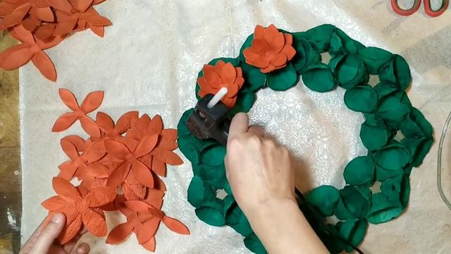 Новогодний венок своими руками из яичных лотков/DIY Christmas wreath from egg trays in half an hour