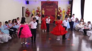 "Прощальный  Вальс" на выпускном празднике.