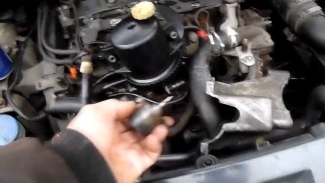 Ситроен пикассо,снятие и чистка регулятора давления топлива 2 0 HDI смотреть онлайн