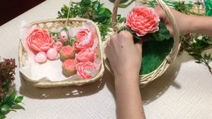 Букет пионов в корзине/Как упаковать корзину с цветами в пленку/Мыловарение