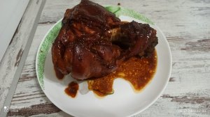 140. ЗАПЕЧЕННАЯ В ДУХОВКЕ СВИНАЯ РУЛЬКА