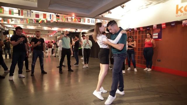 Alex Rasero & Andrea Janosova Bachata Demo Count 2023.10.14. at The Vault by BOS смотреть онлайн