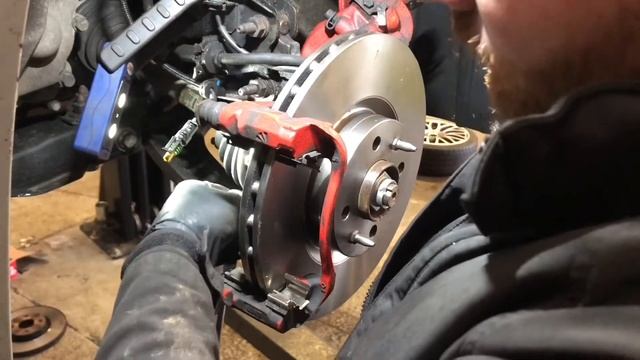 FIAT 500 ABARTH Front Brake Replacement смотреть онлайн