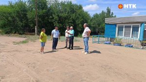 Глава Малодербетовского района встретился с местными жителями села Плодовитое