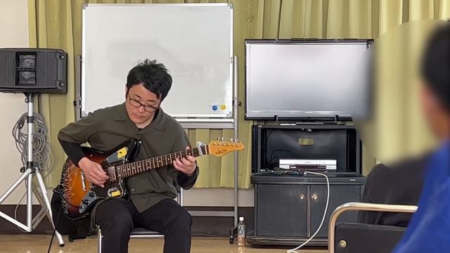 【ギターの楽しさ伝えたい】子供達の前でカエルの合唱🐸をソロギター弾いてみたI want to convey the joy of guitar to children.【大阪府内某公民館】 смотреть онлайн