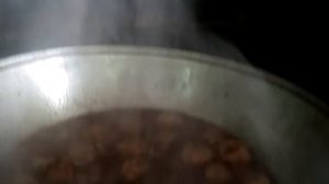 Пельмени в казане на костре