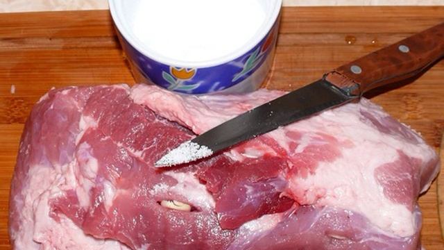 Свиная шея, запеченная в фольге