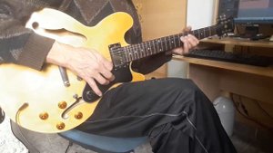Quique Sanchez epiphone 335 dot