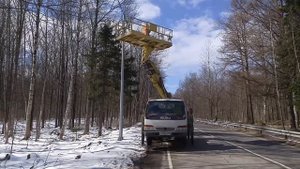 Натяжка кабеля СИП  автовышкой 13 метров с большой люлькой