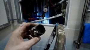 Замена гнилой резьбы на полотенцесушитель на основном стояке гвс.