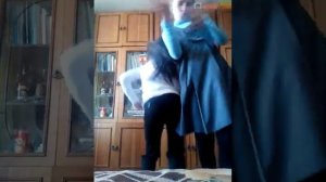 Аня выкинула Иру за шкирку! Короче сами поймете!! Смотрите!))