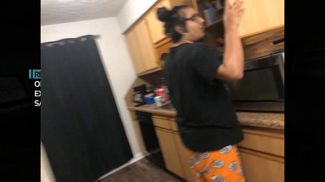 Playing horror games while drunk... смотреть онлайн