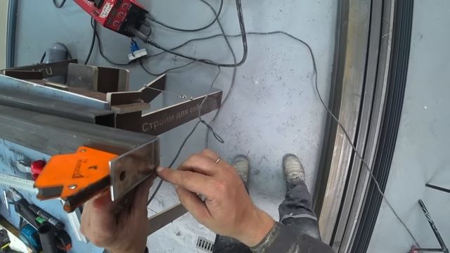 Экономлю на лестнице. Сварщик Самоучка!! СТРОИМ ДЛЯ СЕБЯ смотреть онлайн