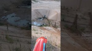 Езда по песку на кроссовом мотоцикле