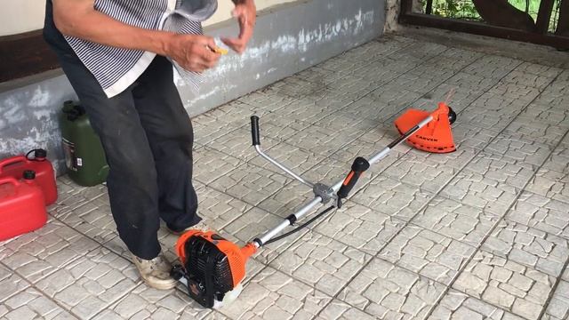 Бензиновый триммер Carver GBC-31F первый запуск смотреть онлайн