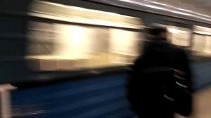 ЕЖ3 на станции метро Профсоюзная (Калужско-Рижская линия)