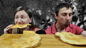 МУКБАНГ БОЛЬШИЕ ЧЕБУРЕКИ | MUKBANG BIG CHEBUREKS #chebureks #mukbang #asmrrussia #чебуреки #мукбанг