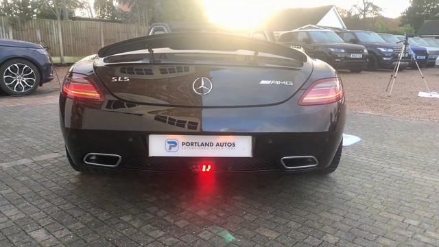 201161 MERCEDES-BENZ SLS AMG ROADSTER OBSIDIAN BLACK METALLIC