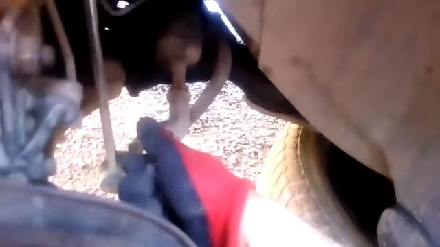 Часть 3 . Замена тормозных колодок , дисков . Замена ступицы и ремонт подвески Volvo 850 T5 .