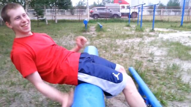 Илюха качает пресс! Ржач! смотреть онлайн