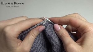 Детская вязаная шапочка с мысиком. Вязание спицами. Видео мастер класс. Baby hat knitting