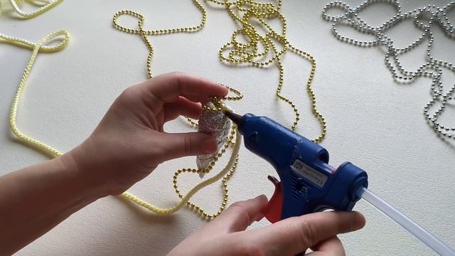 БЕЛЬЕВОЙ ШНУР, ФОЛЬГА и БУСЫ ? поделки к Рождеству и Новому Году смотреть онлайн