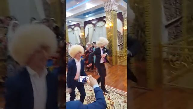 Дагестанец приехал в Таджикистан на свадьбу к другу! (Душанбе - ресторан "Осмон" март 2016г.) смотреть онлайн