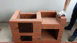 Уличная дровяная печь из красного кирпича и цемента