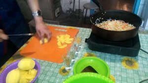 Картофель, жареный с луком и морковью