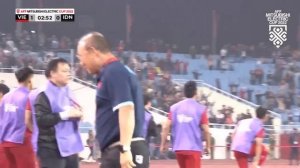 Nguyen Tien Linh gives Vietnam the perfect start in front of home fans!