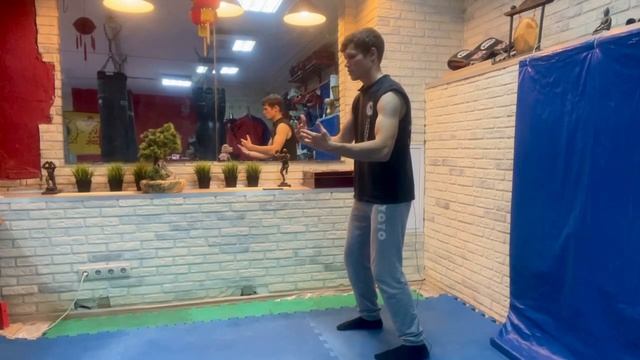 Медитация стоя. Упражнение «Столб» в реальности. Работа со структурой тела. смотреть онлайн